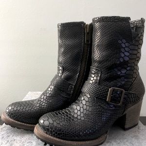 Freebies Carlito boots